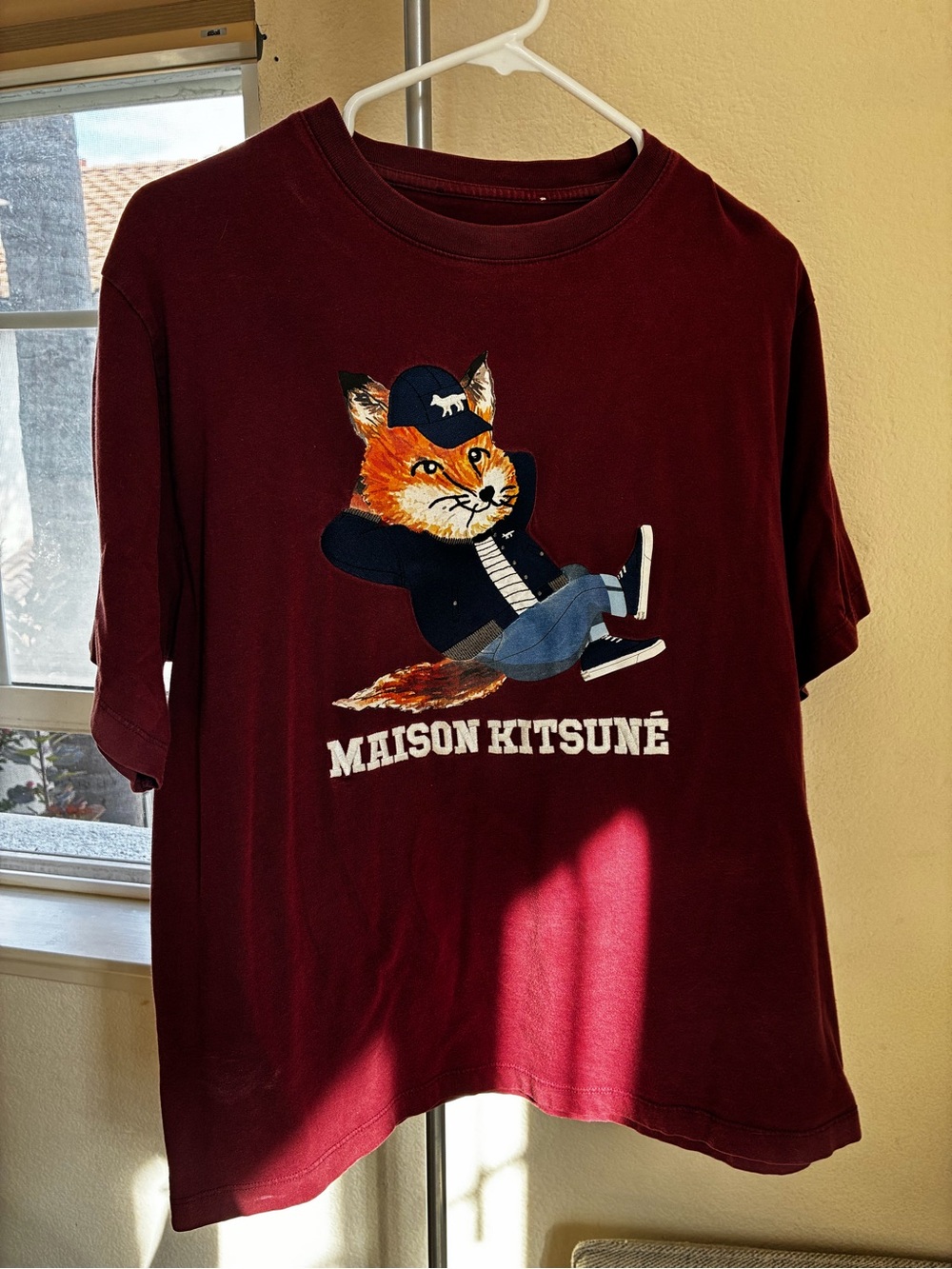 MAISON KITSUNÉ Maroon Fox Graphic Tee unisex